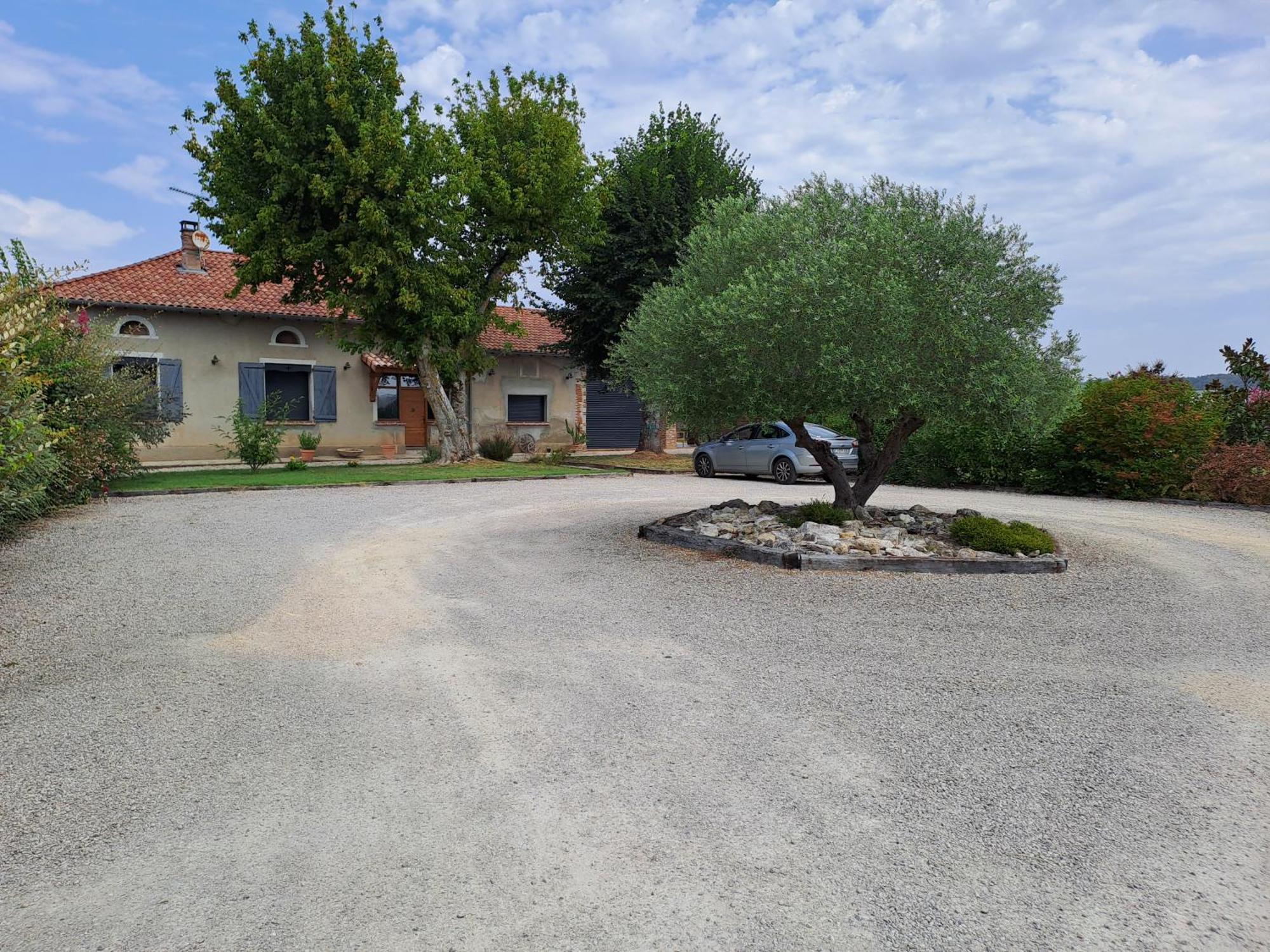 Petit Coin De Paradis, Calme Et Confort Garantie ! Chambre Independante Dans Une Dependance ! Montauban Luaran gambar
